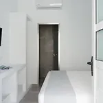 Pelican Ξενοδοχείο 2*