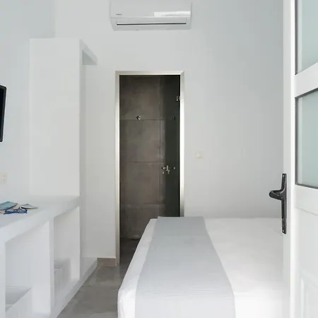 Pelican Hotell 2*
