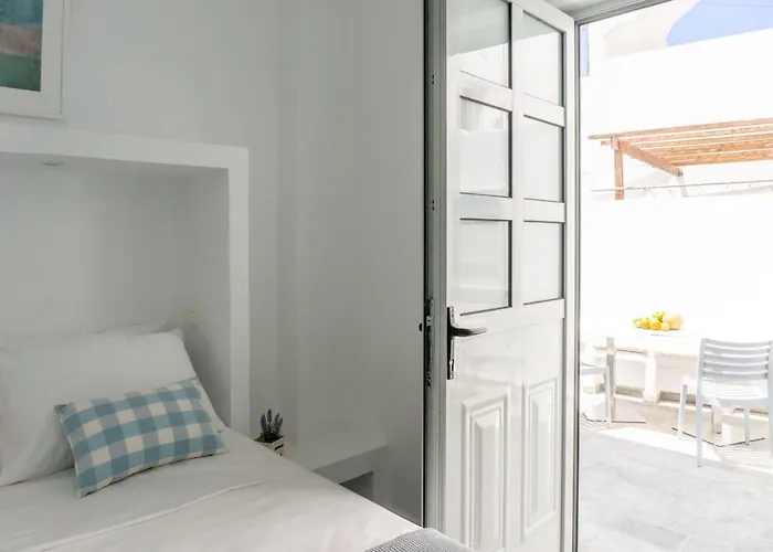 Pelican 2* Πάρος